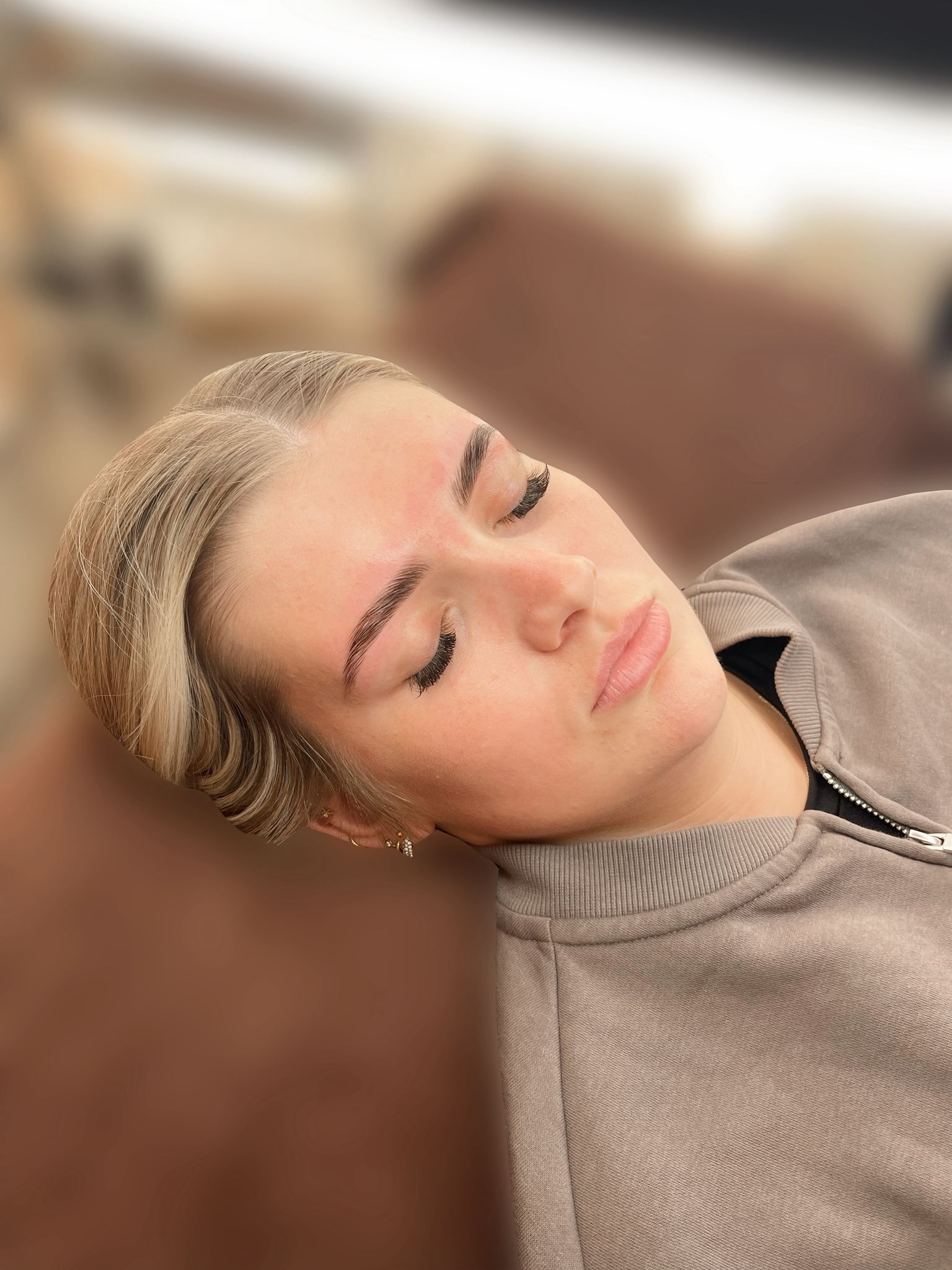 Natuurlijk brow shaping resultaat